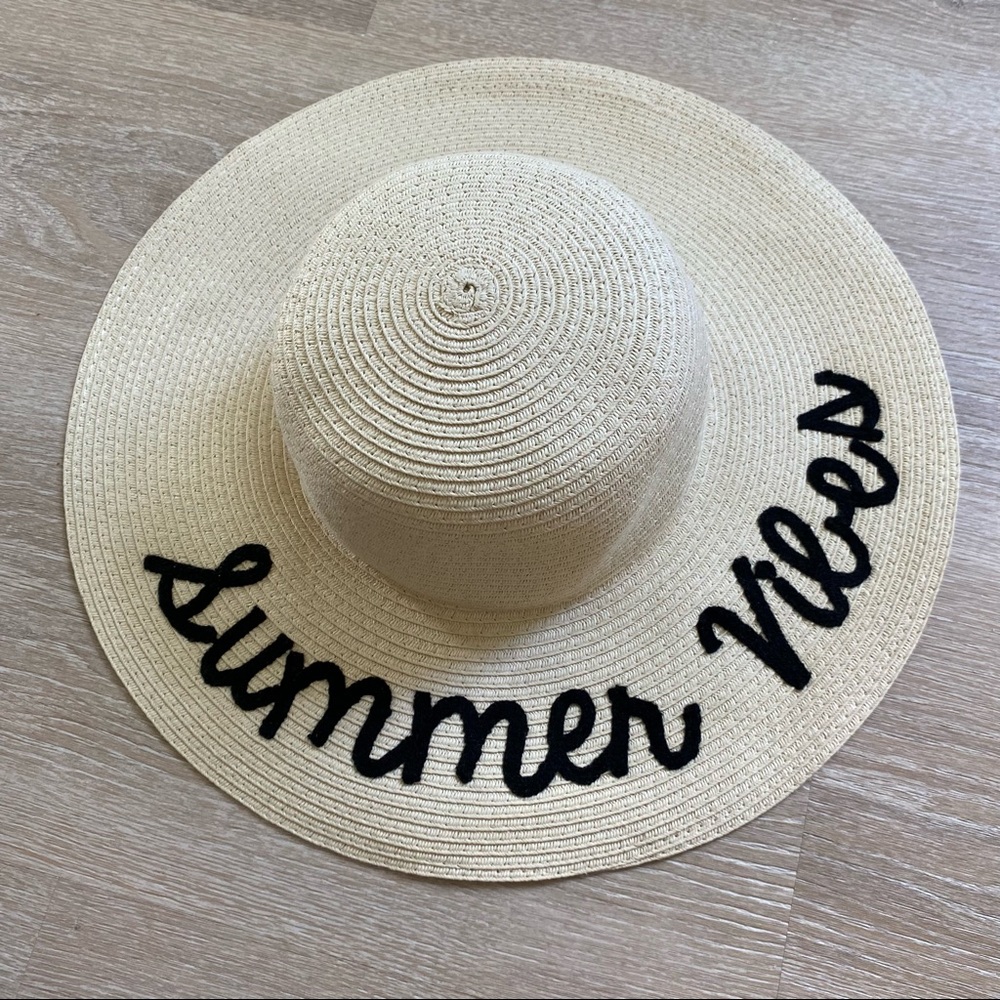 UO l Summer Vibes Floppy‎ Hat